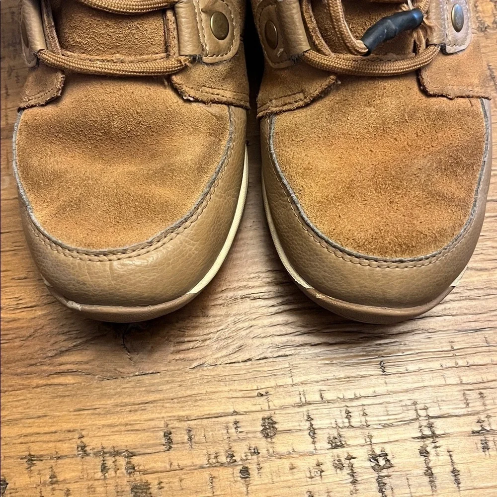 Sorel Girls Tan WaterProof Winter Boots with Fur Trim Size 4  NWOT